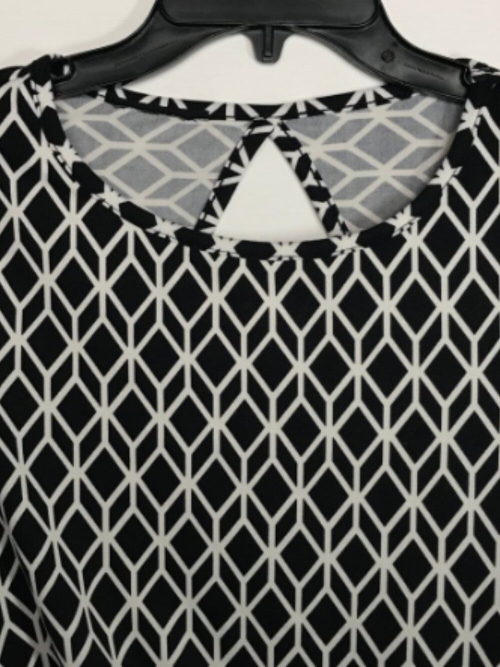 Women's L/S Top | Black/White Geometric & Side Tie - Picture 7 of 8